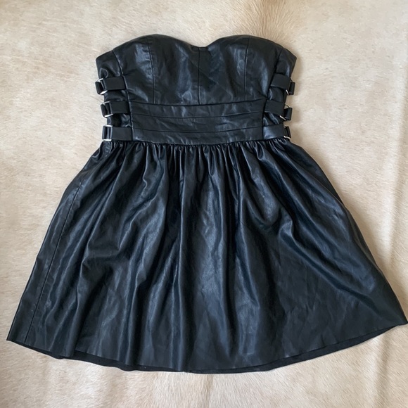 🔥ZARA TRAFALUC Collection Black STRAPLESS Faux LEATHER MINI DRESS🔥 - Picture 3 of 10